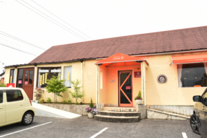 壁が抜けてつながった！ロールケーキと和菓子のお店　うずまき屋×和菓子処 くめや