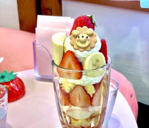 苺まみれでカワイイ patisserie ayumi cafe